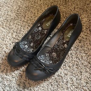 Black Mudd heels. 3”